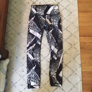 Lulu lemon high times size 6 - mint condition